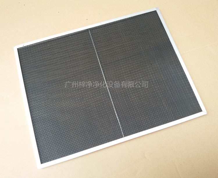 尼龍網(wǎng)初效過濾器骨架采用直徑為6mm的鐵絲焊接處理,目的防止過濾器變形。
