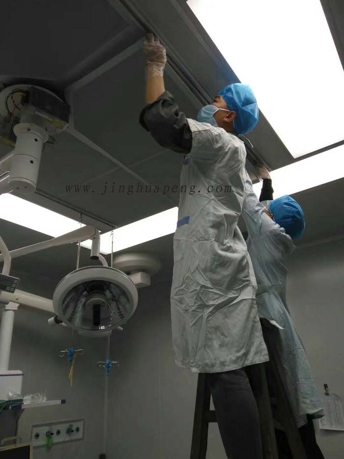 醫(yī)院潔凈手術(shù)室紙隔板高效空氣過濾器安裝完畢，封閉散流板
