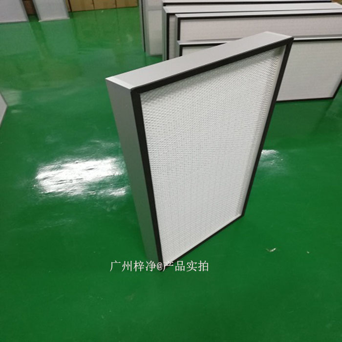 高效過濾器在潔凈室中的布置是確保室內(nèi)空氣質(zhì)量達到規(guī)定標(biāo)準(zhǔn)的關(guān)鍵環(huán)節(jié)。